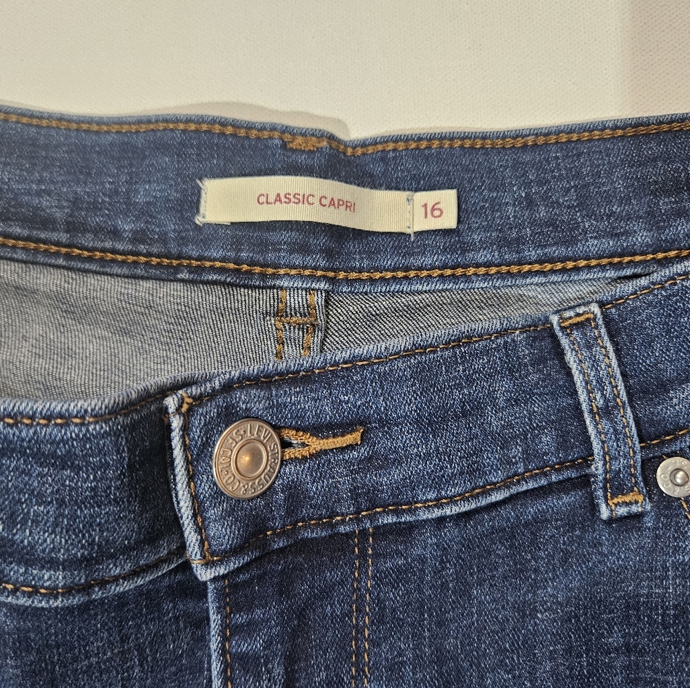 Levis‎ Women's Dark Denim Classic Capri Jeans Size 16 Classic Capri Jeans Womens - Picture 5 of 7